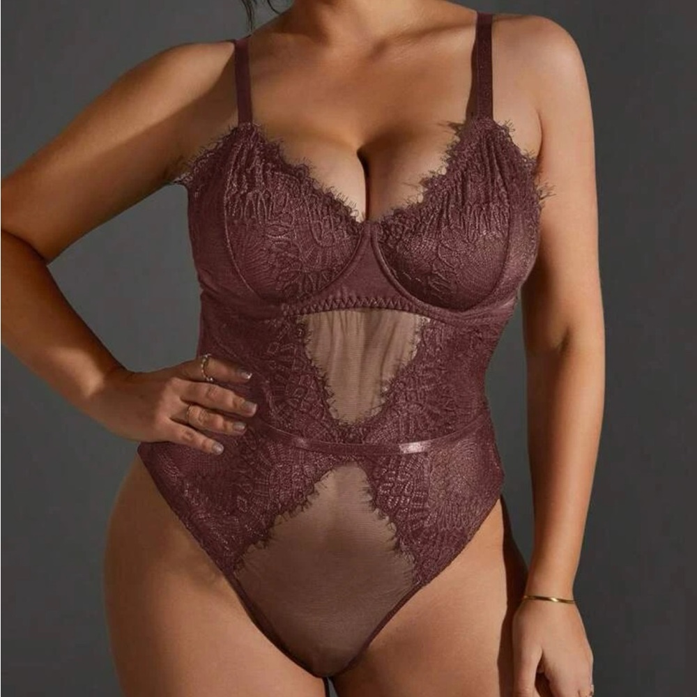 Plus Eyelash Lace Underwire Bodysuit